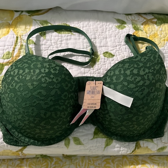 Pink by VS bundle bras 34C - Picture 3 of 4